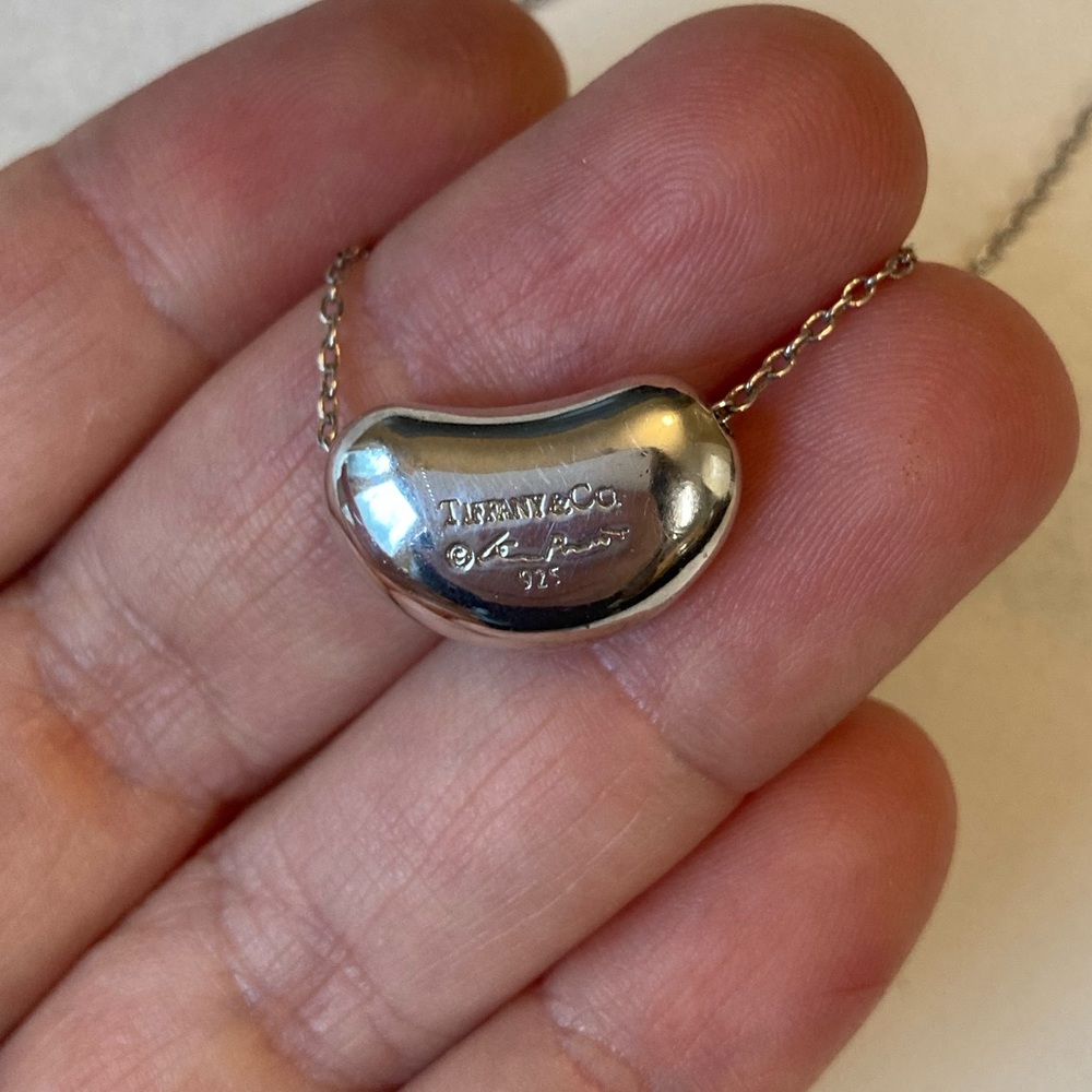 Bean pendant and necklace . Silver 925